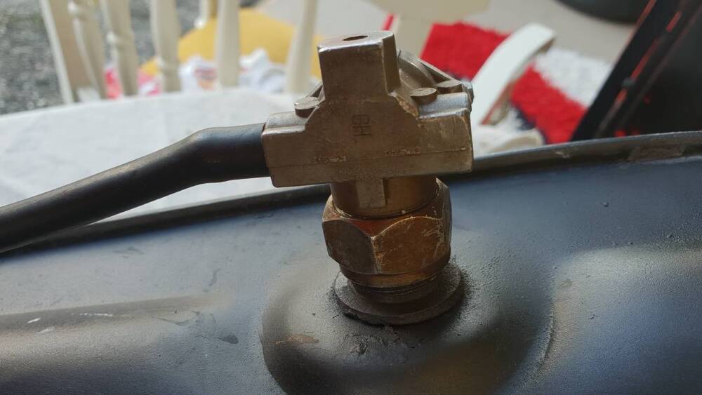 Serbatoio nero Harley-Davidson Sportster 883 (6)