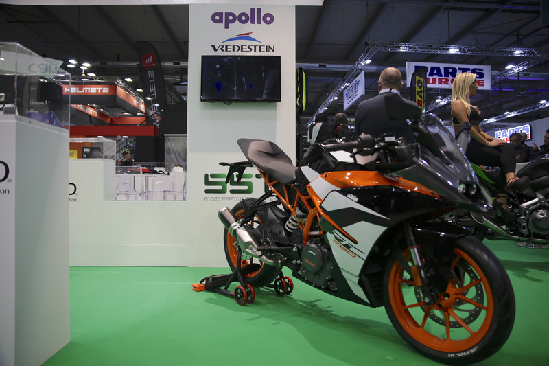 La KTM RC390 gommata Apollo Alpha H1