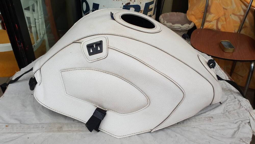 Copriserbatoio Bagster per Triumph Speed Triple (4)