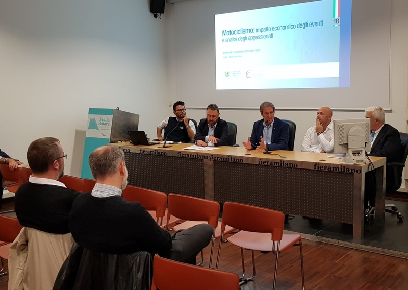 Il tavolo del convegno FMI: da sinistra, Dario D&#039;Agostino, Marcello Vulpis, il Presidente FMI Giovanni Copioli, Rocco Lopardo e, seminascosto, il professor Pierluigi Ascani