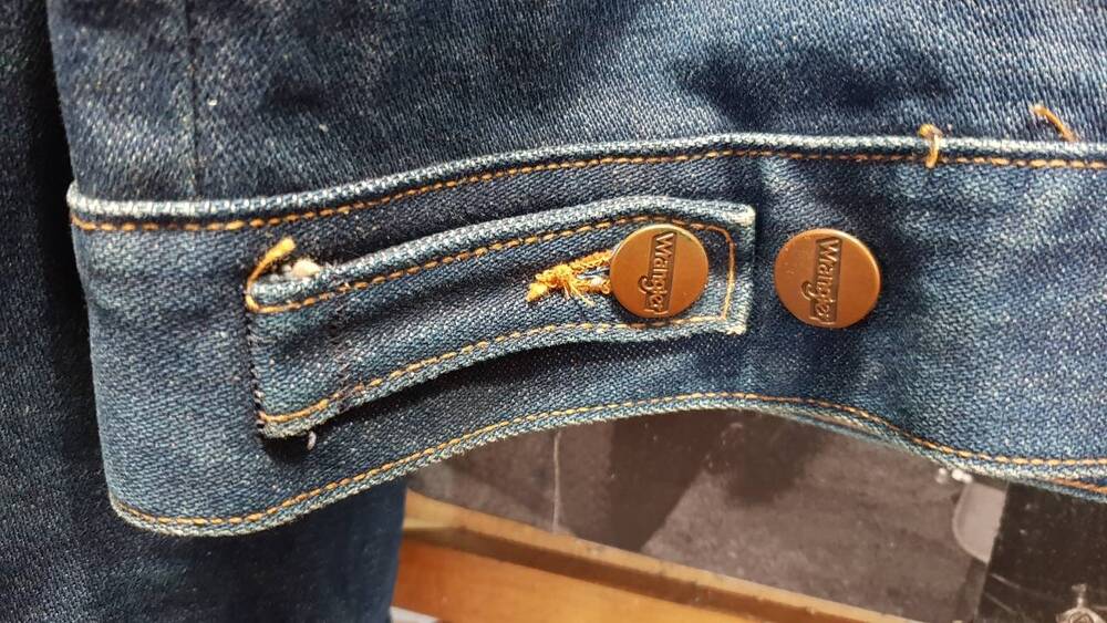 Giacca in jeans Wrangler con patch Harley-Davidson (4)