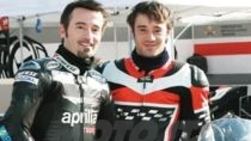 Max Biaggi e la sua Aprilia RSV4 guest star ne &quot;I Cesaroni&quot;