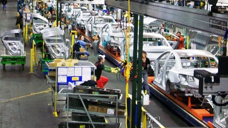 GM, arriva la trasformazione. Tagli a produzione e lavoratori