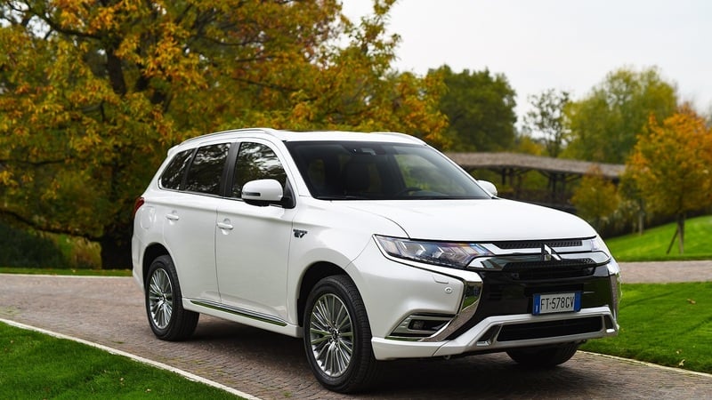 Mitusbishi Outlander PHEV 2019, gran comfort ma quel prezzo... [Video]