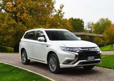 Mitusbishi Outlander PHEV 2019, gran comfort ma quel prezzo... [Video]