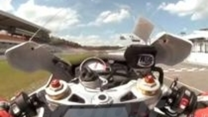 BMW S1000RR on board con telecamera giroscopica