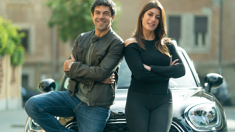 Pierfrancesco Favino S-caricato da Vicky Piria: &laquo;Ma non ero un sex symbol?&raquo;