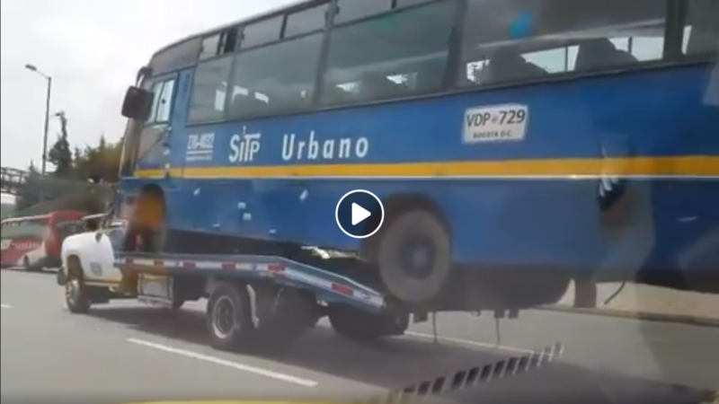 Trasporto eccezionale! Pullman su carroattrezzi [Video]