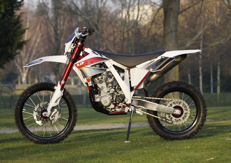 AJP PR5 250 Extreme PR5 250 Extreme (2017 - 18) (2)