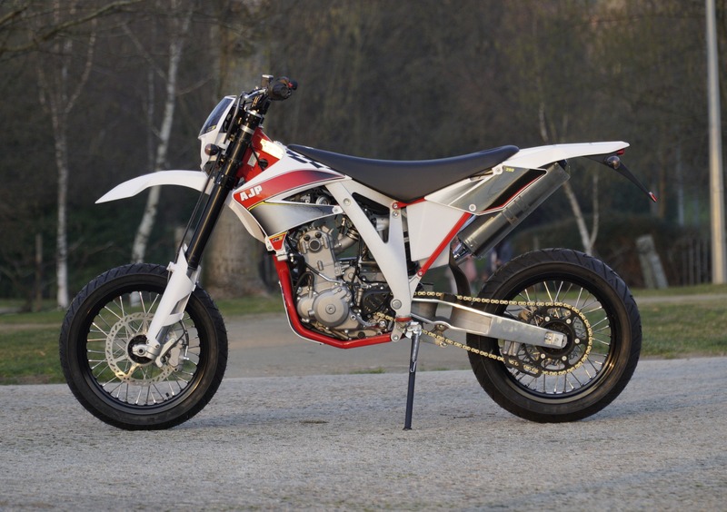 AJP PR5 250 Supermoto PR5 250 Supermoto (2017 - 18) (2)