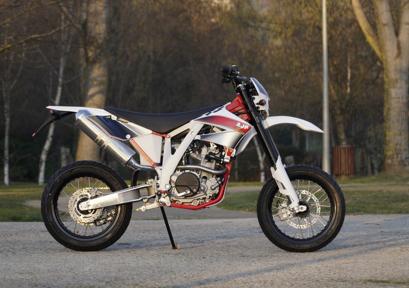 AJP PR5 250 Supermoto PR5 250 Supermoto (2017 - 18) (4)