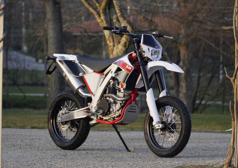 AJP PR4 240 Enduro PR4 240 Enduro (2017 - 18)