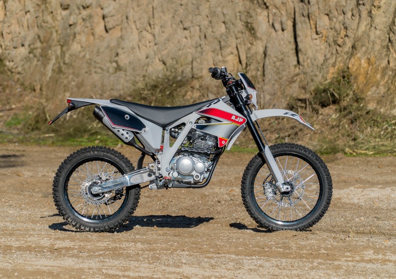 AJP PR3 240 Enduro PR3 240 Enduro (2017 - 18) (2)