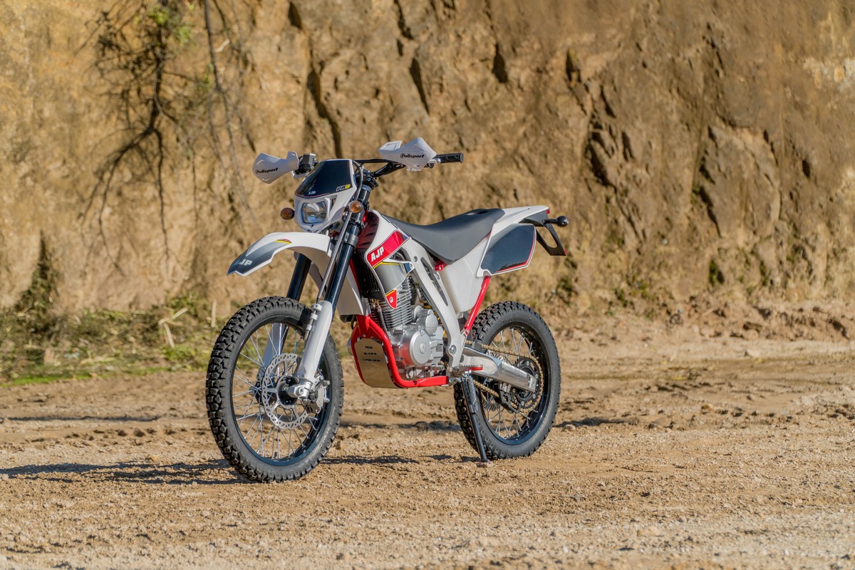 AJP PR3 240 Enduro Pro (2017 - 18)