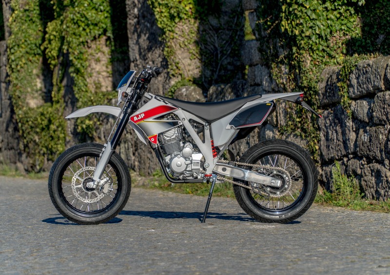 AJP PR3 240 Supermoto PR3 240 Supermoto (2017 - 18) (4)