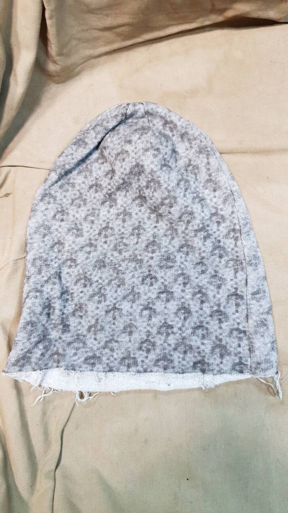 Cappellino Happiness grigio (2)