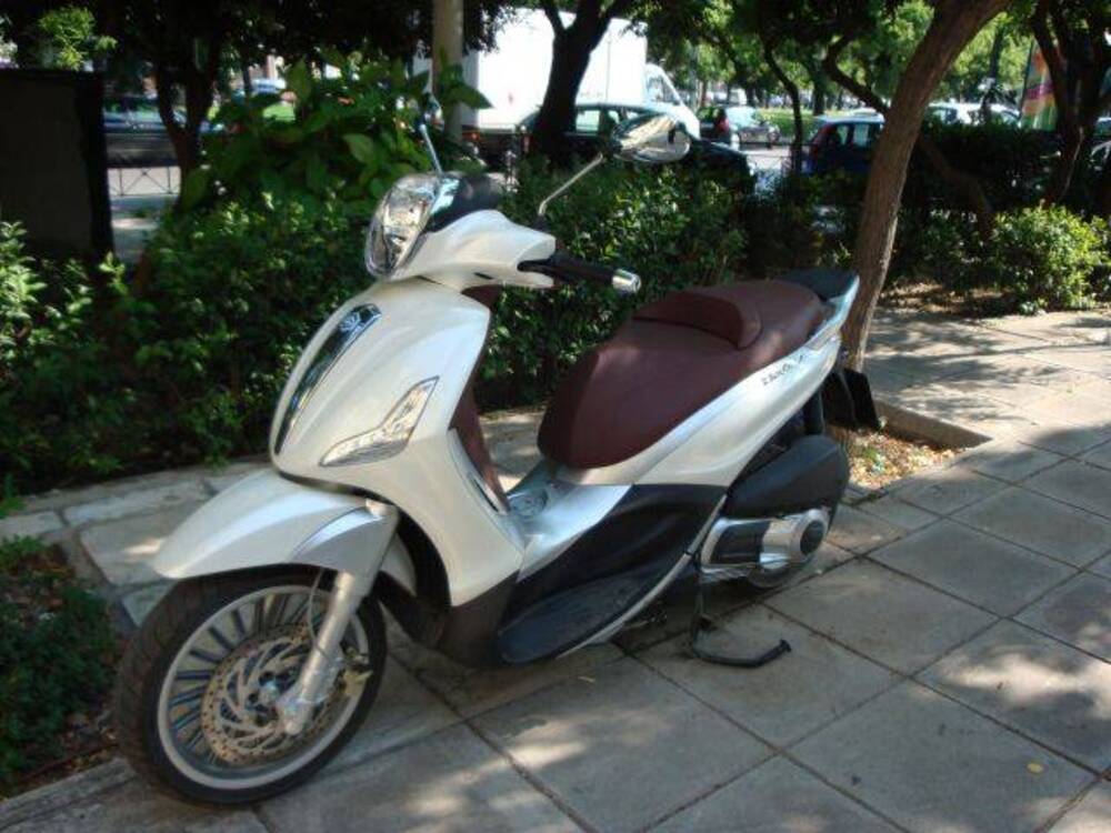 Piaggio Beverly 300 i.e. ABS-ASR (2016 - 20) (3)