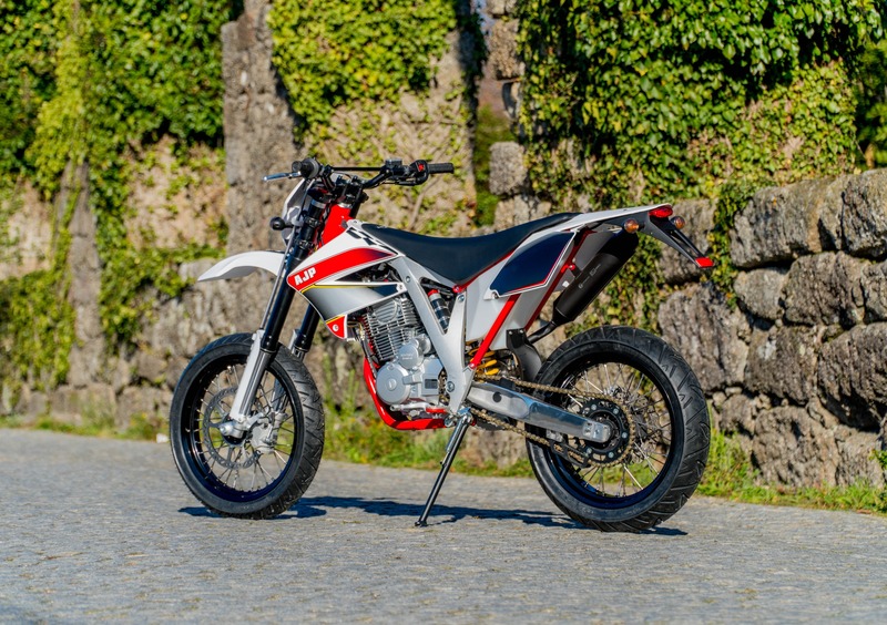 AJP PR3 125 Supermoto Pro PR3 125 Supermoto Pro (2017 - 18) (2)