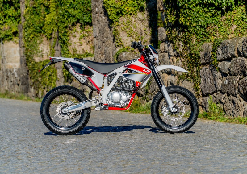 AJP PR3 125 Supermoto Pro PR3 125 Supermoto Pro (2017 - 18) (3)