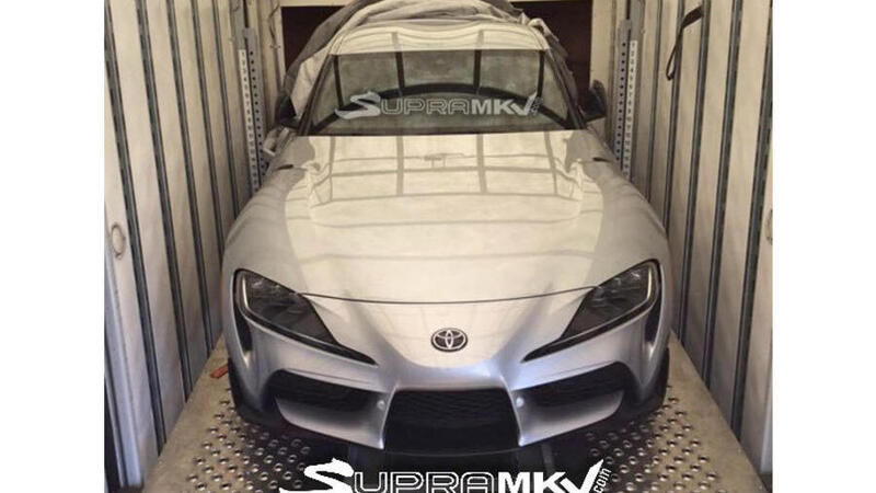 Toyota Supra: una foto svela il muso senza veli