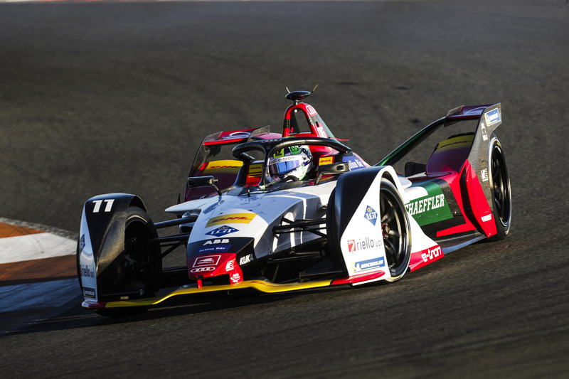 Lucas di Grassi impegnato nei test a Valencia