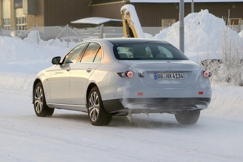 Mercedes-Benz Classe E paparazzata in Svezia