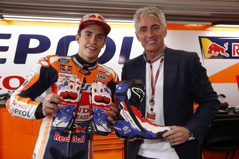 Doohan con Marquez al GP di Phillip Island, dove Marc ha indossato abbigliamento Alpinestars replica del cinque volte iridato in 500