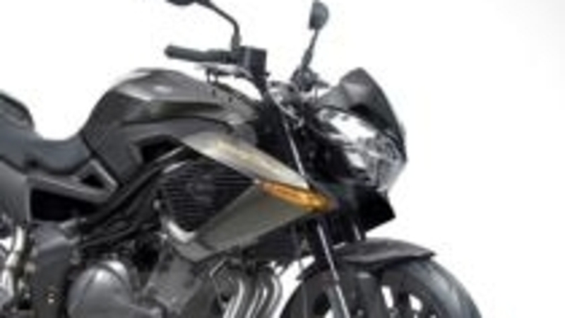 Benelli compie 100 anni e ridipinge la TNT 