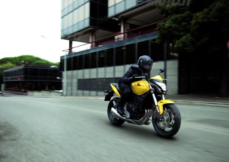 Honda Hornet e Hornet ABS 2011 al Salone di Milano