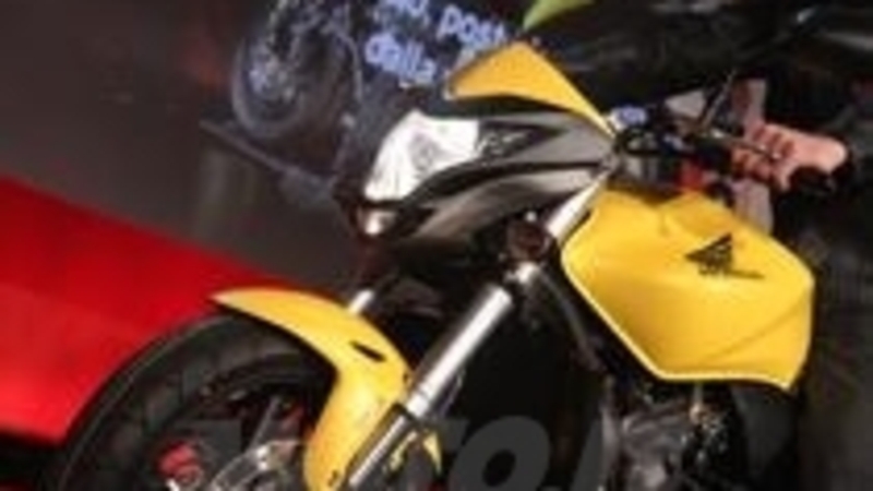 Honda Hornet e Hornet ABS 2011 al Salone di Milano