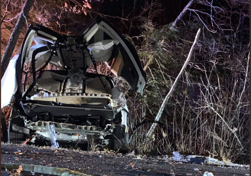 USA, Tesla Model X si spacca in due e si incendia dopo incidente