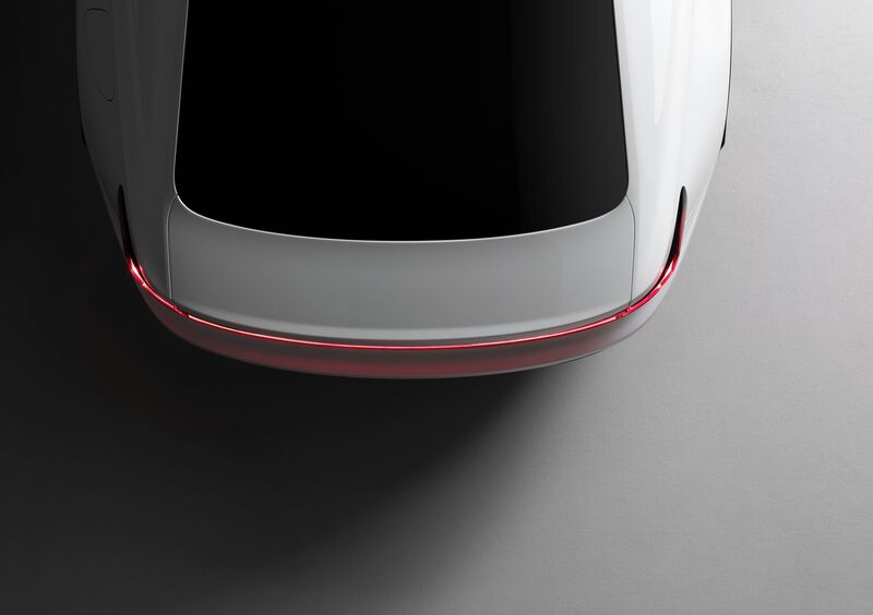 Polestar 2, il primo teaser dell&#039;elettrica