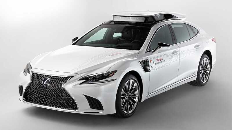 Lexus TRI-P4, la LS 500h che guida lo sviluppo della tecnologia driverless