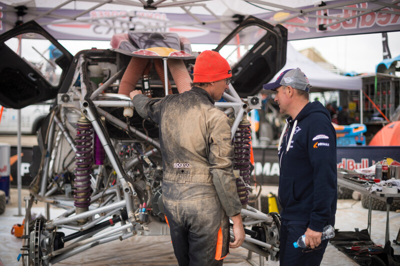 Duro lavoro anche nel giorno di riposo della Dakar 2019