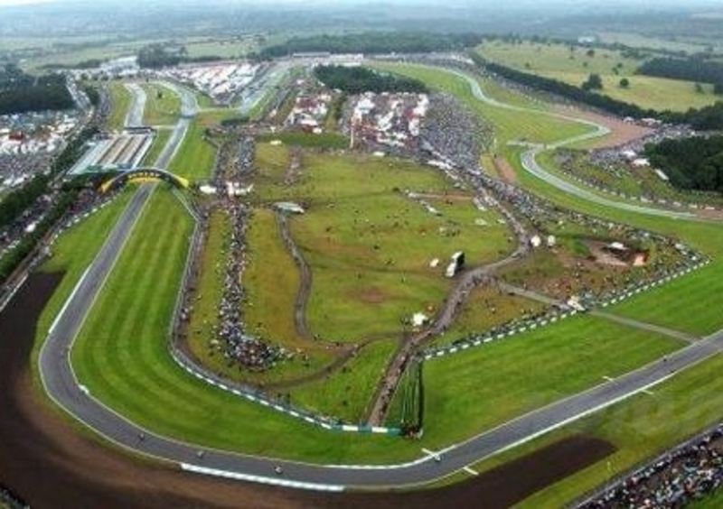 Donington Park incassa il via libera della FIM Superbike