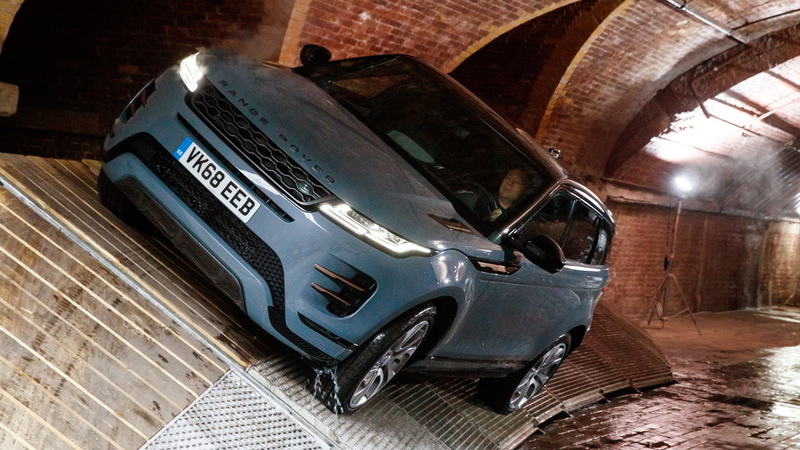 La nuova Range Rover Evoque 2019 approda in Italia [video]