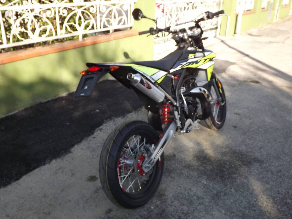 Fantic Motor Motard 50 Performance 2t (2020) (3)