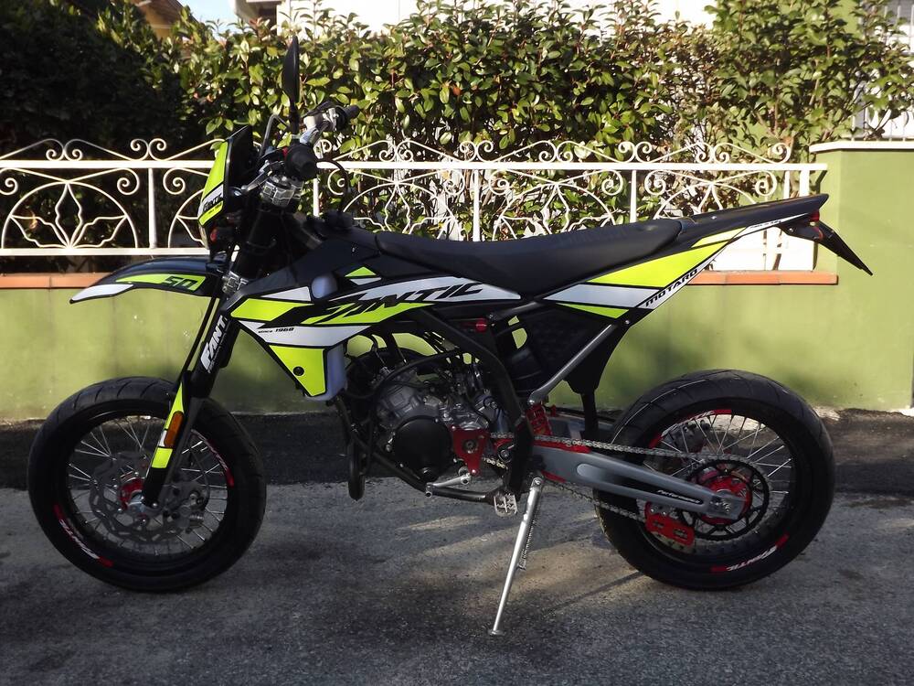 Fantic Motor Motard 50 Performance 2t (2020) (7)