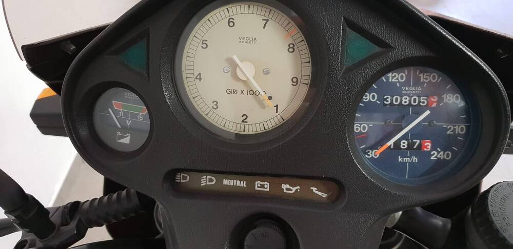 Moto Guzzi LE MANS III (5)