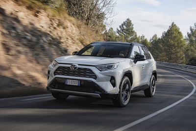 Toyota RAV4 2019, solo Hybrid, anche 4x4 AWD-i [Video]