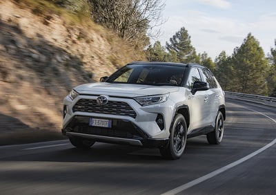 Toyota RAV4 2019, solo Hybrid, anche 4x4 AWD-i [Video]