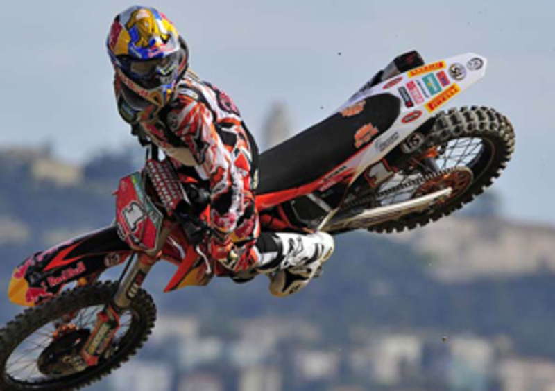 Marvin Musquin: grave infortunio al ginocchio nel Supercross di Bercy