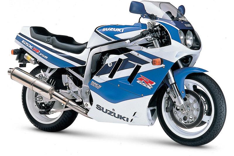 La Suzuki &egrave; stata l&rsquo;ultima casa giapponese a passare al raffreddamento ad acqua (gi&agrave; da tempo adottato dagli altri costruttori) per le sue quadricilindriche di alte prestazioni. L&rsquo;immagine si riferisce al GSX-R 750 W del 1992