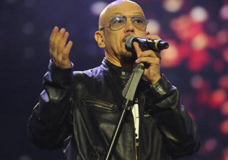 Incidente per Enrico Ruggeri sulla A10: «400 metri in testacoda»