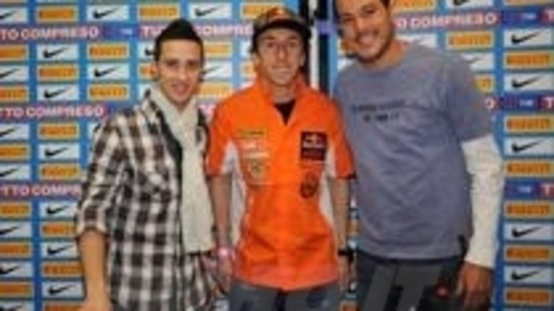 Andrea Dovizioso in prima linea per i diritti dei bambini