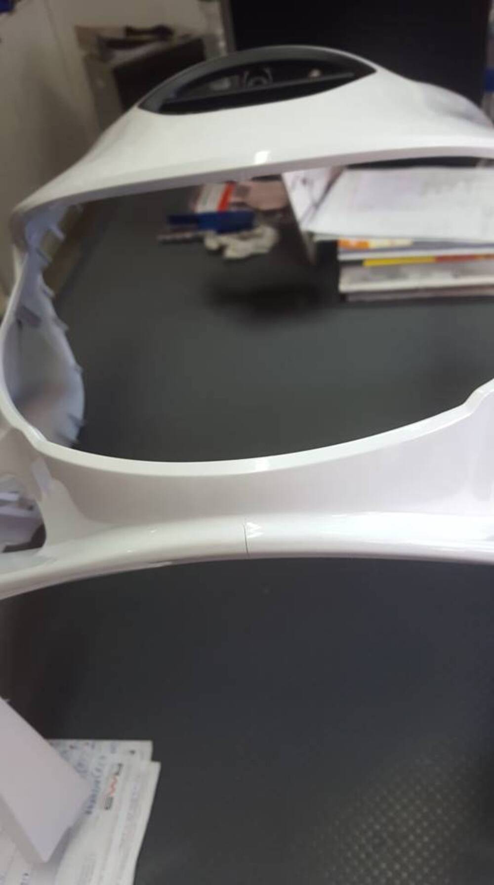 SCUDO ANT. BIANCO ICE XCITING 300 R 500 R 2007 200 Kymco (2)