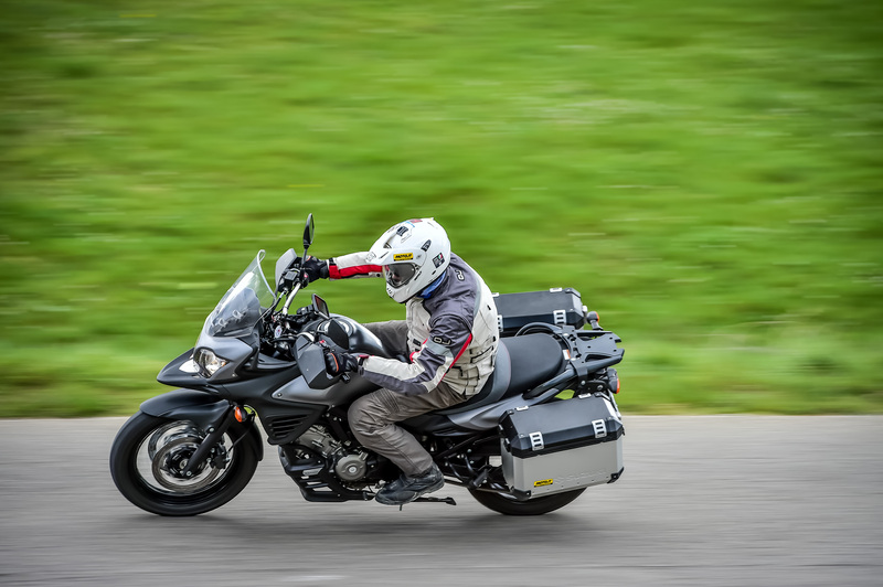 La 650 ha una agilit&agrave; eccezionale nel misto, che la rende perfetta per chi desidera una moto leggera e facile da guidare