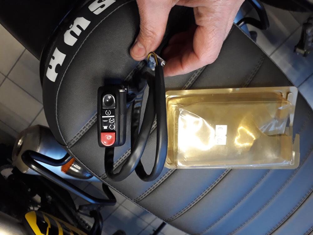 interruttore accenzione universale Accossato