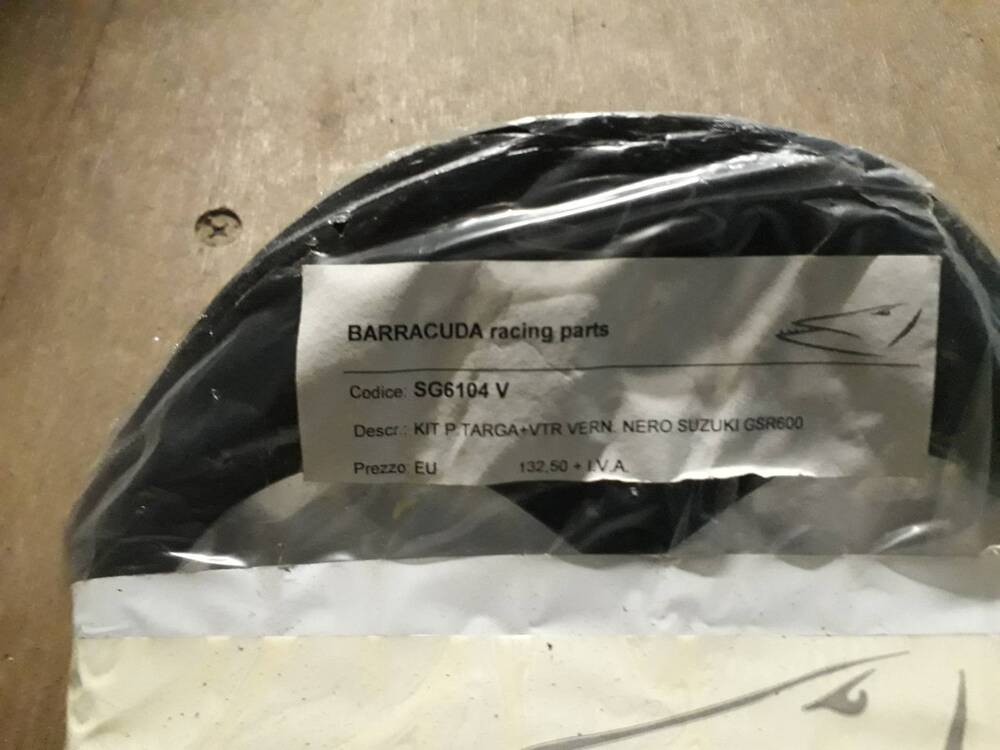 porta targa per suzuki gsr 600 Barracuda (2)