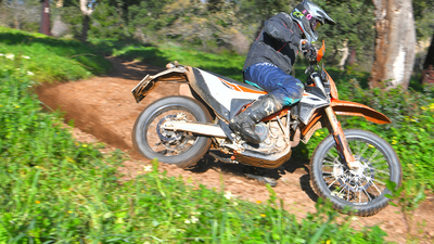 KTM 690 Enduro R e SMC R: test su strada e offroad